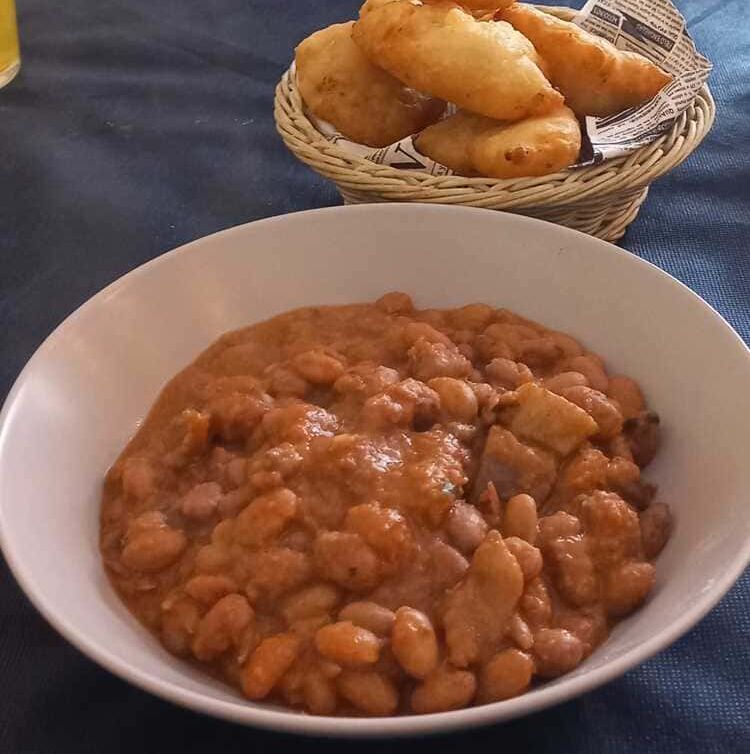 Fagioli con cotiche e frittelle di patate