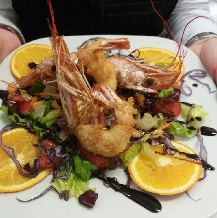 Insalata con gamberi in tempura